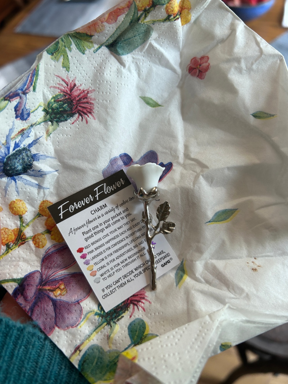 白いバラのチャーム / 新しいことがうまくいきますようにみたいな意味