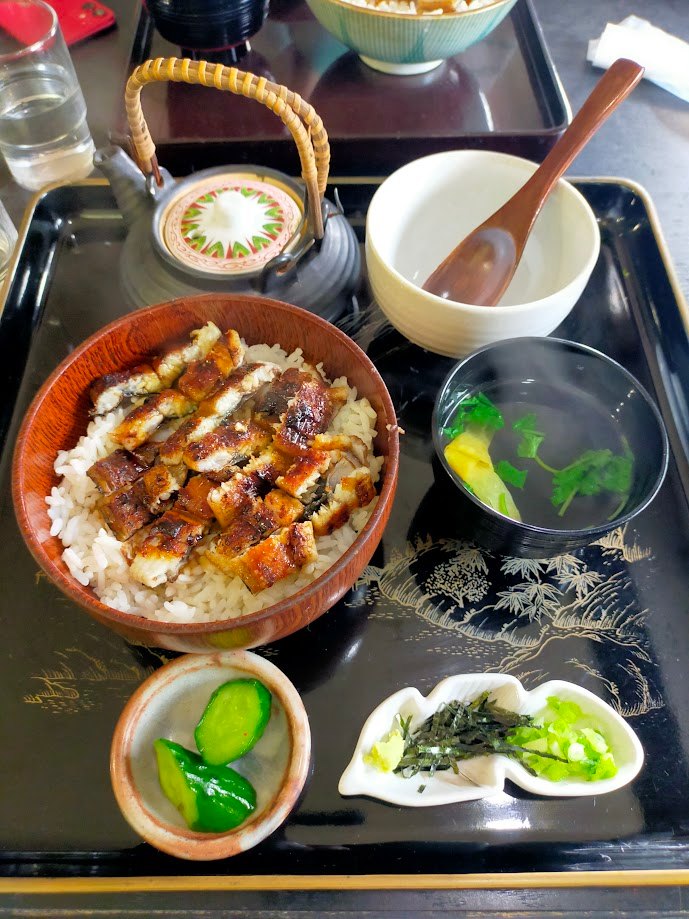 ひつまぶしと漬物とお吸い物と薬味｡おいしい｡