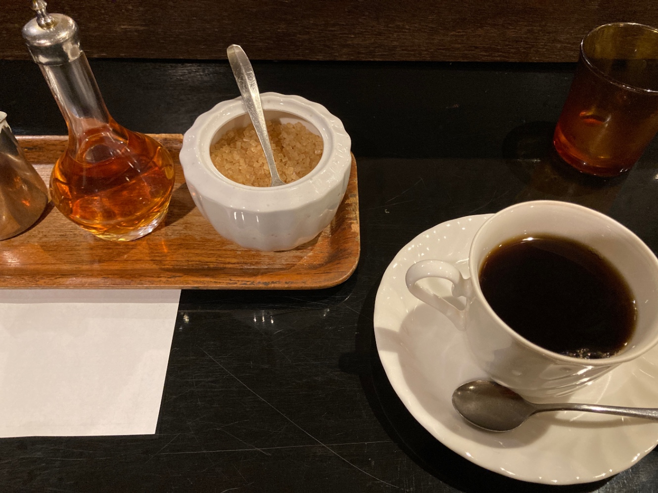 カフェハイチで出てきたコーヒー。ブランデーが添えられていた