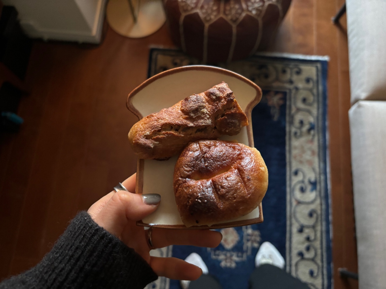 米粉のベーグルとマカダミアナッツのパン