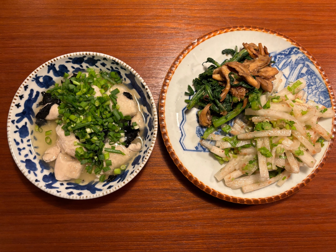 春菊と舞茸のあえもの、ささみの海苔煮、大根の梅おかかマリネの晩ごはん