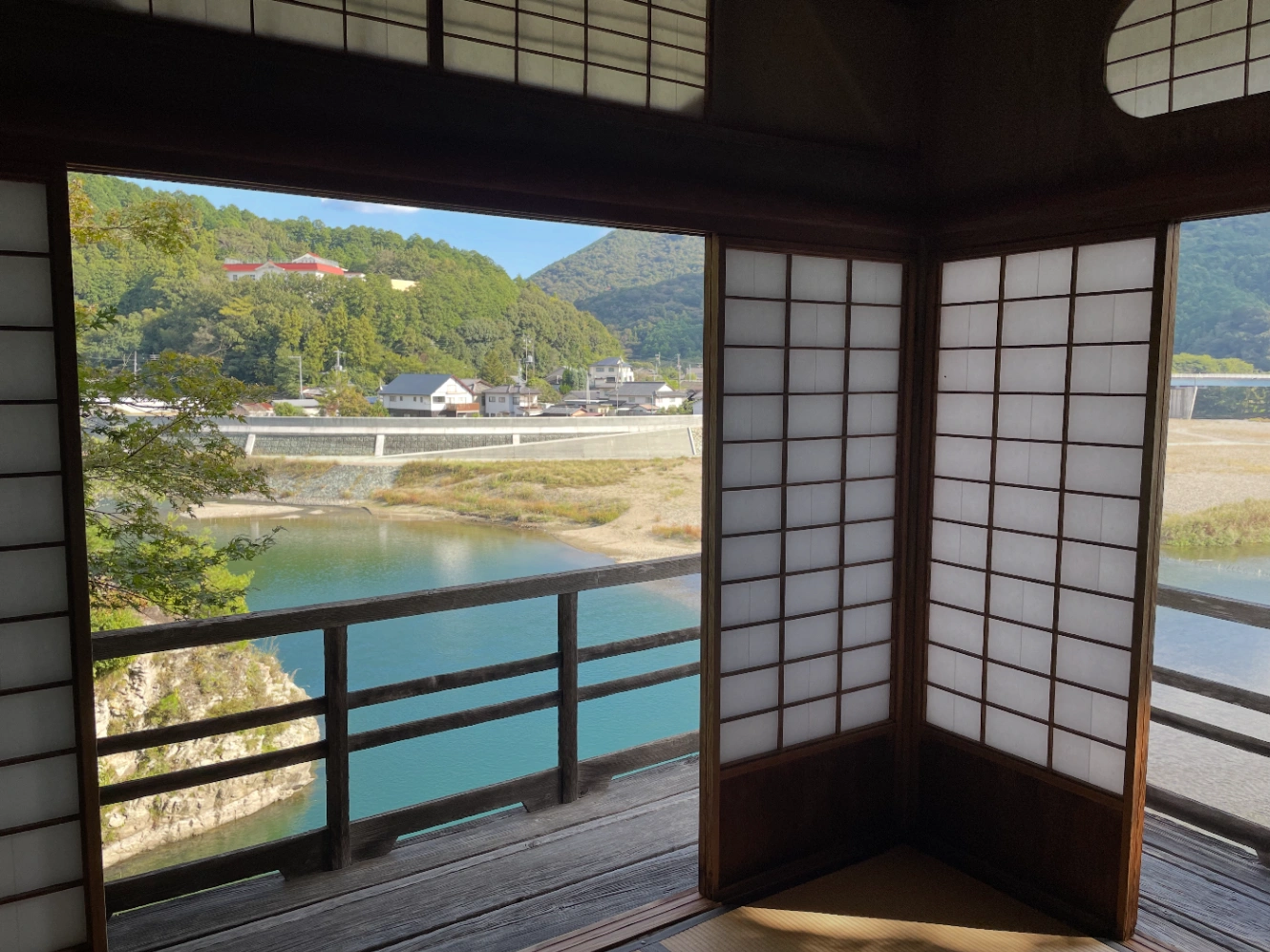 臥龍山荘から見える肱川