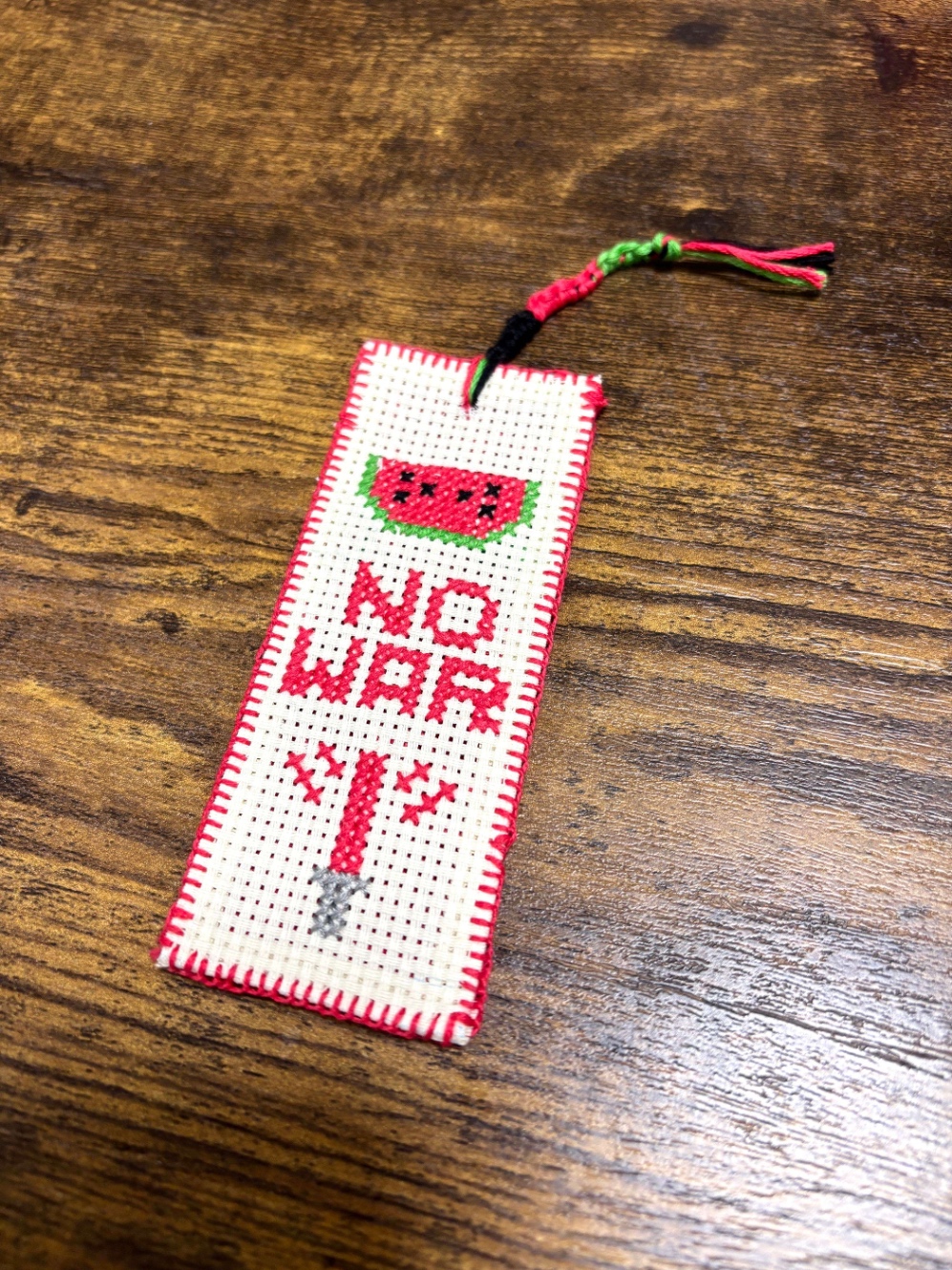 スイカ・NOWAR・ペンライトを刺繍したしおり