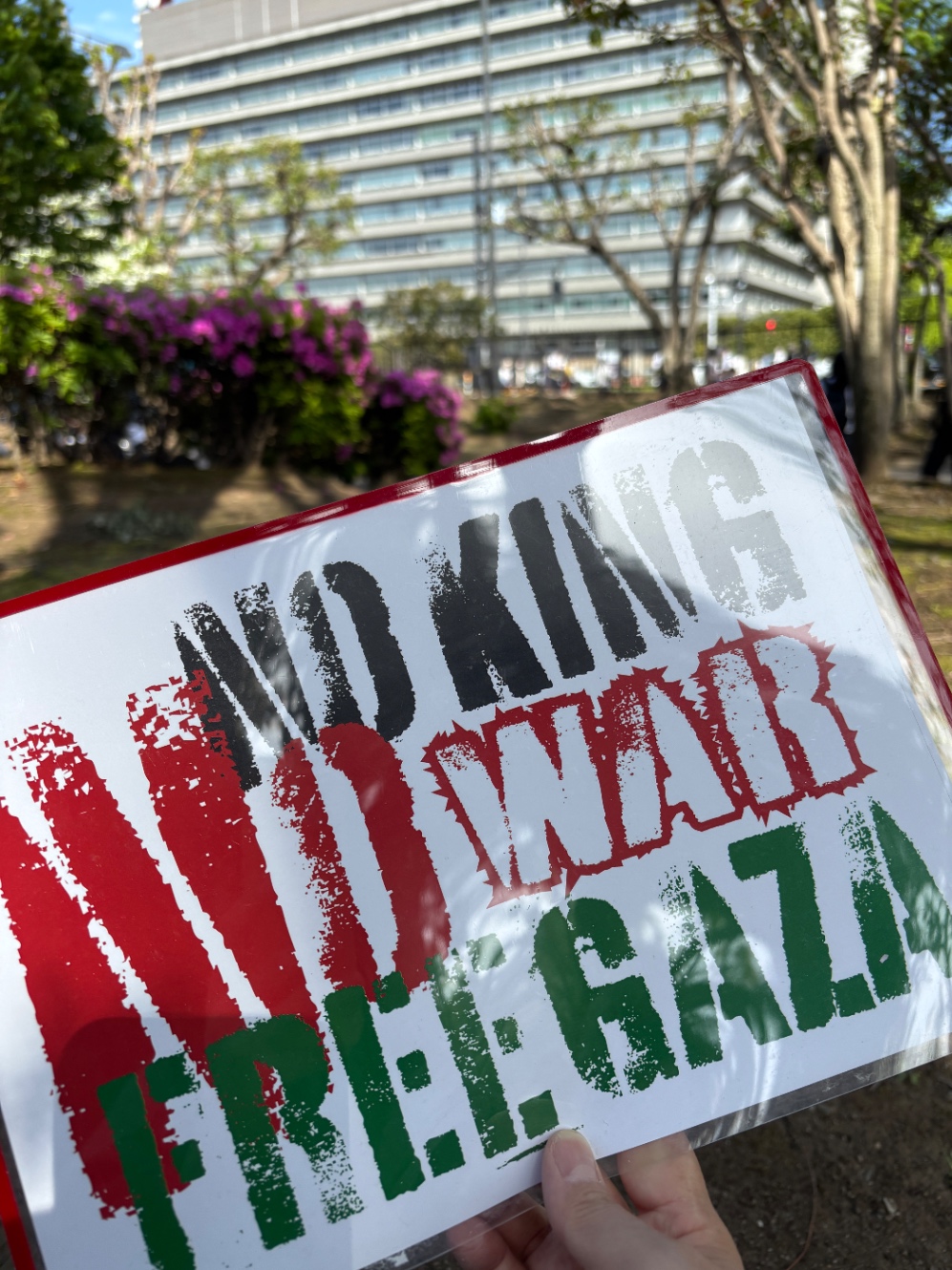 今日のプラカード。NOKING NOWAR FREEGAZA