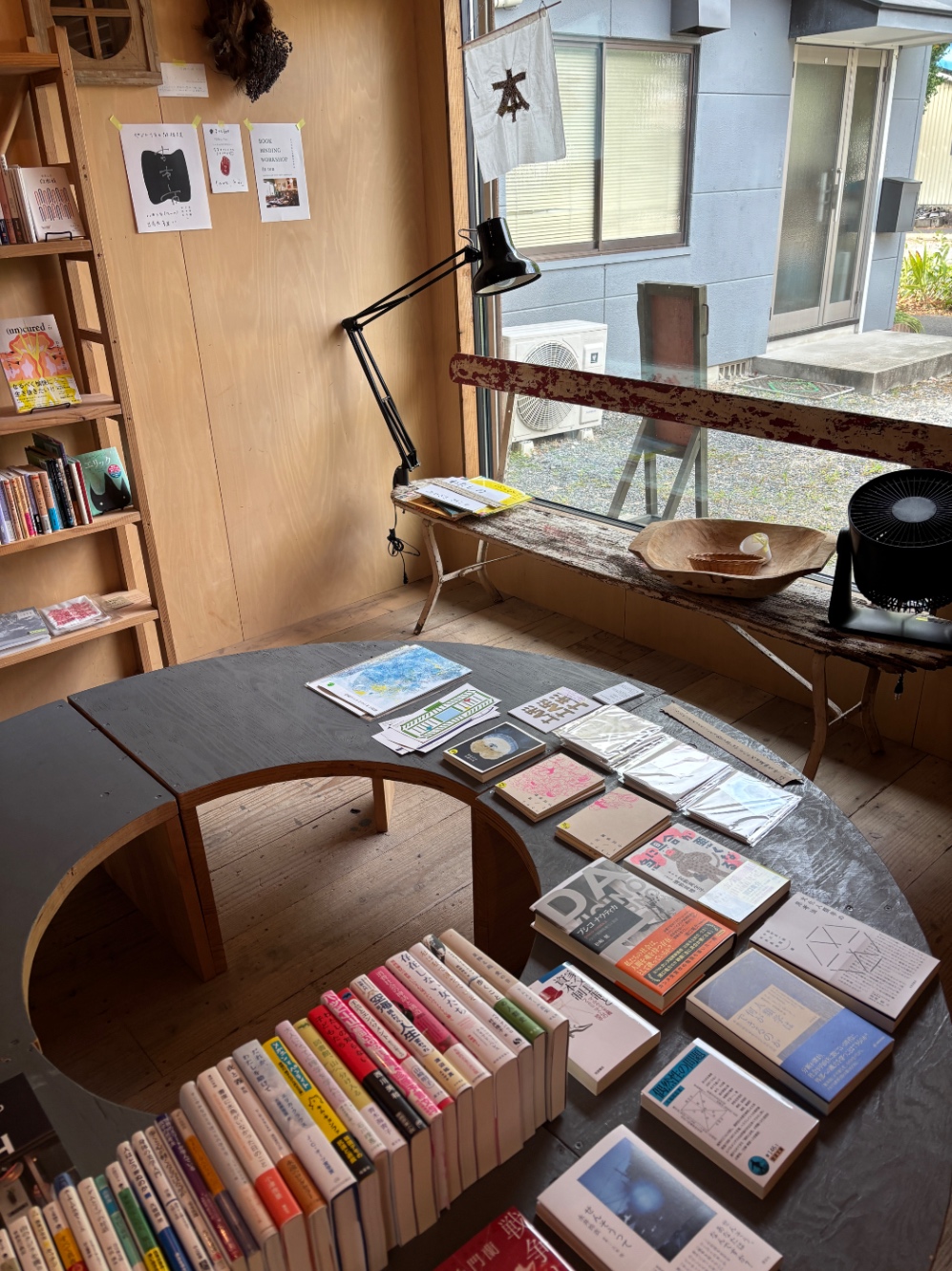 地元の本屋、店内の様子