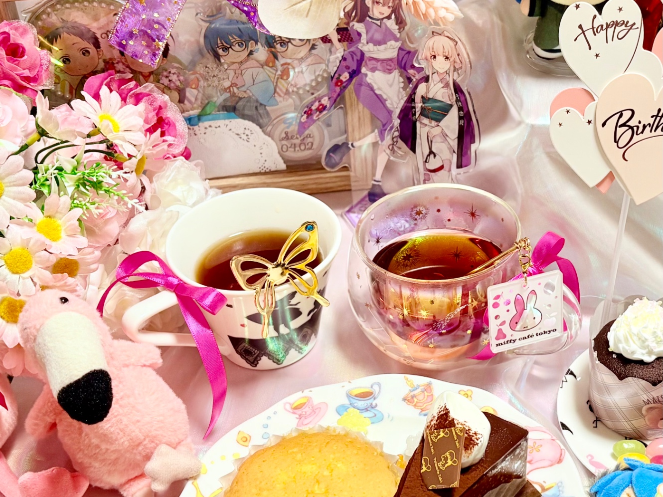 リボンを結んだティーカップの写真