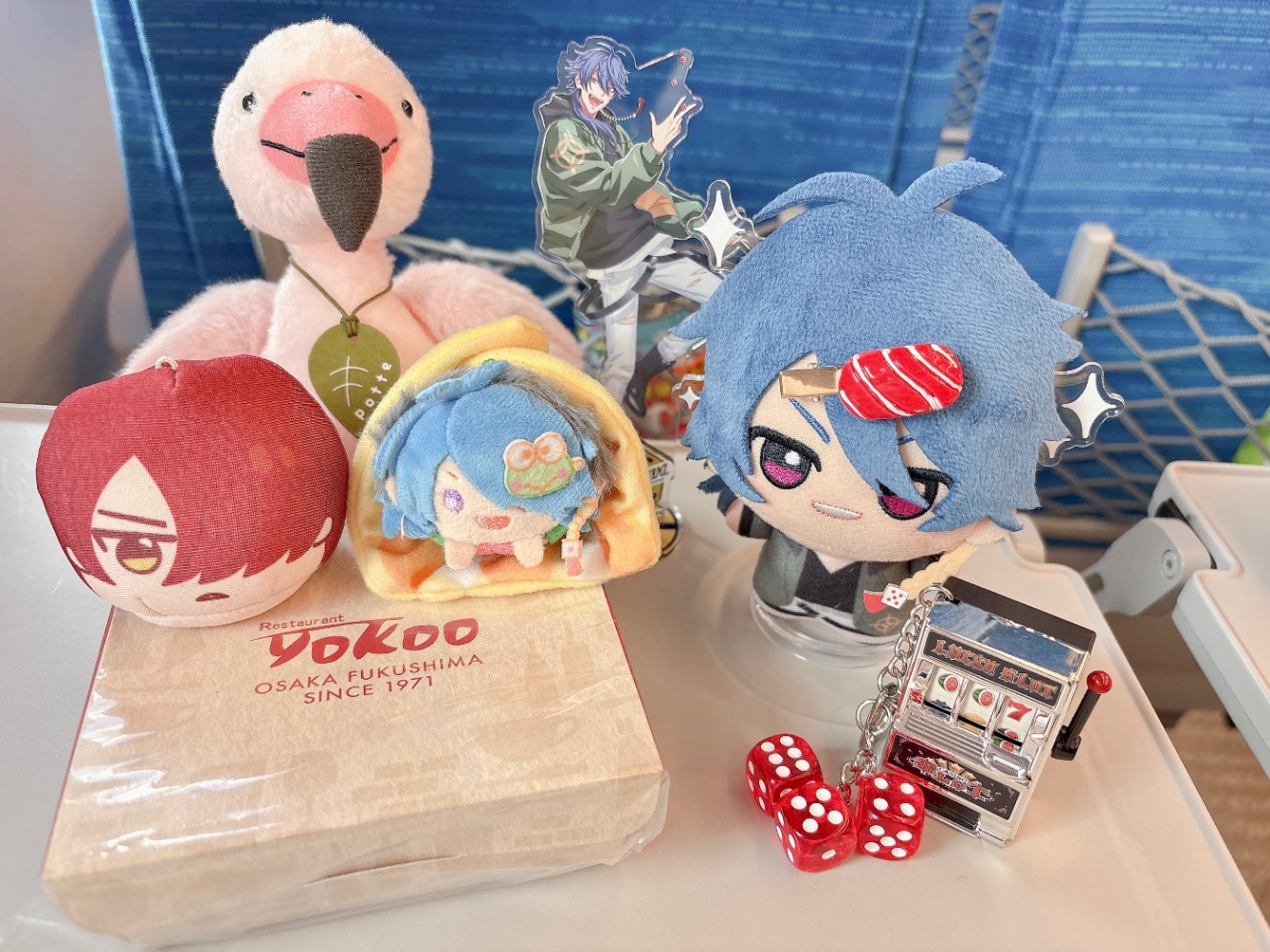 本日持ってきたぬいとアクスタの写真