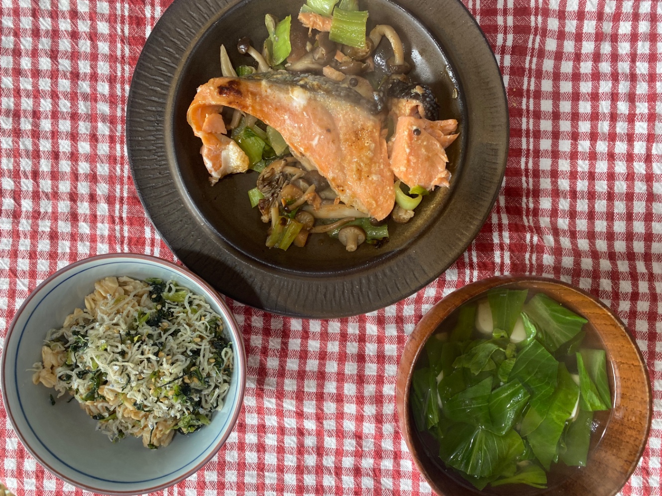 昼飯：オートミール、鮭ときのこの味噌炒め、菜の花のお吸い物