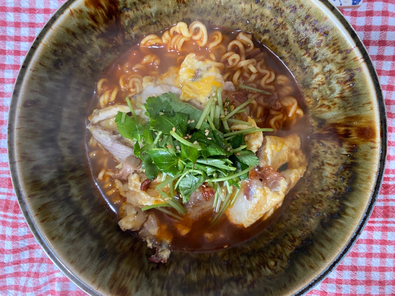 辛ラーメン三つ葉のせ