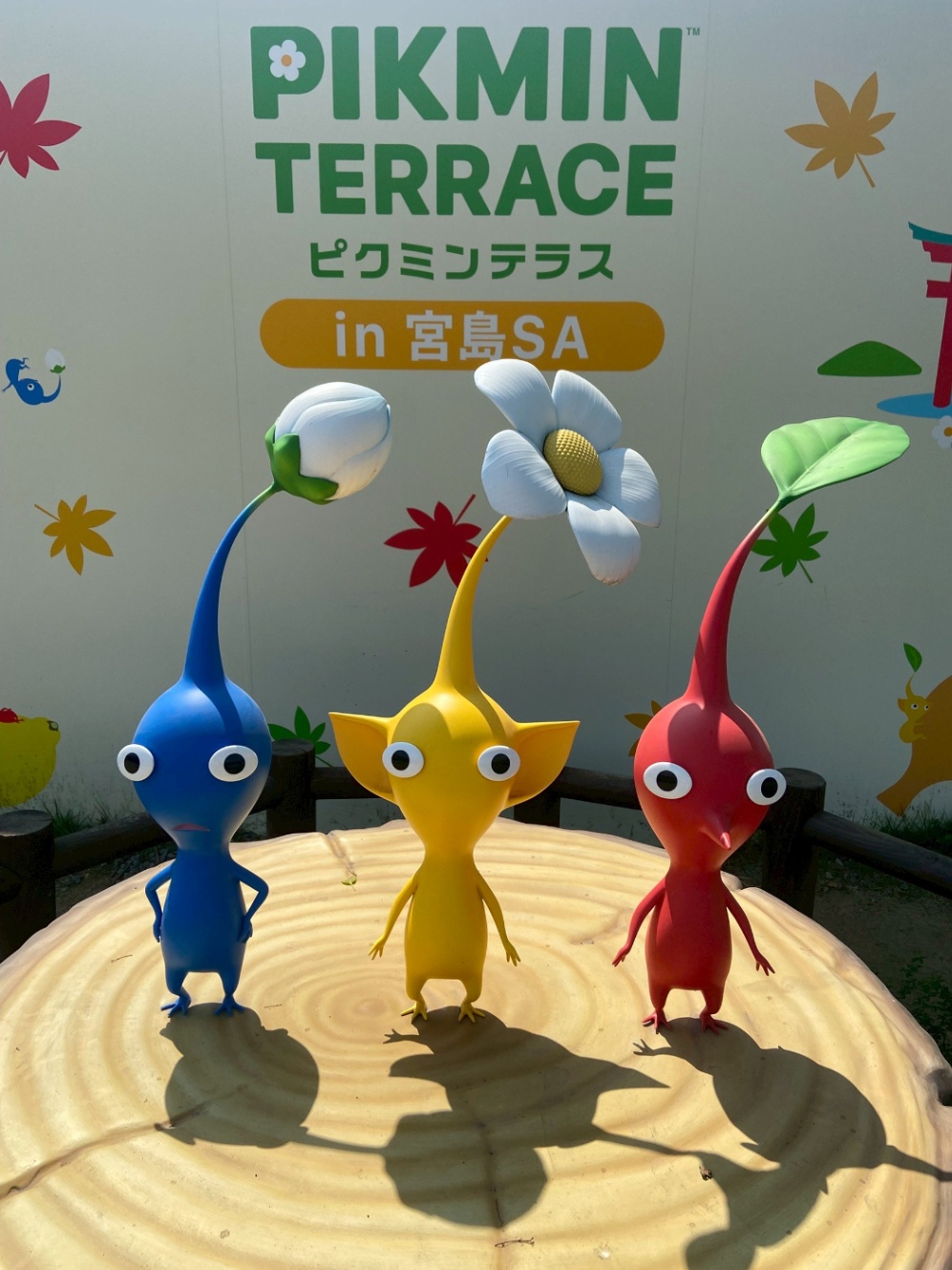 宮島SAのピクミンテラスに飾ってあった大きなピクミンたちのオブジェ