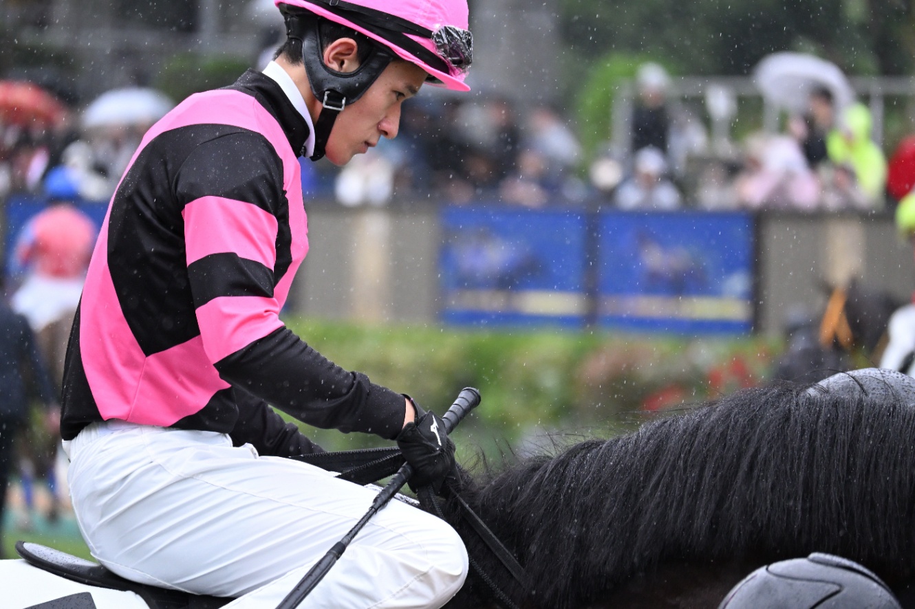 10/25 東京4R サリーアンに騎乗する石川裕紀人騎手