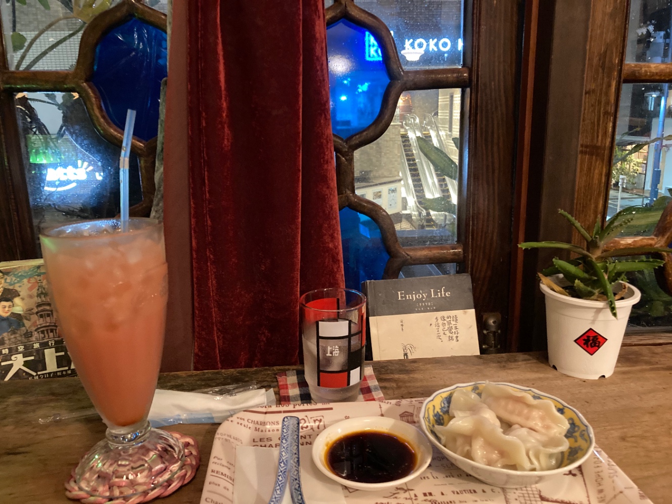 点心の水餃子とグアバジュース。