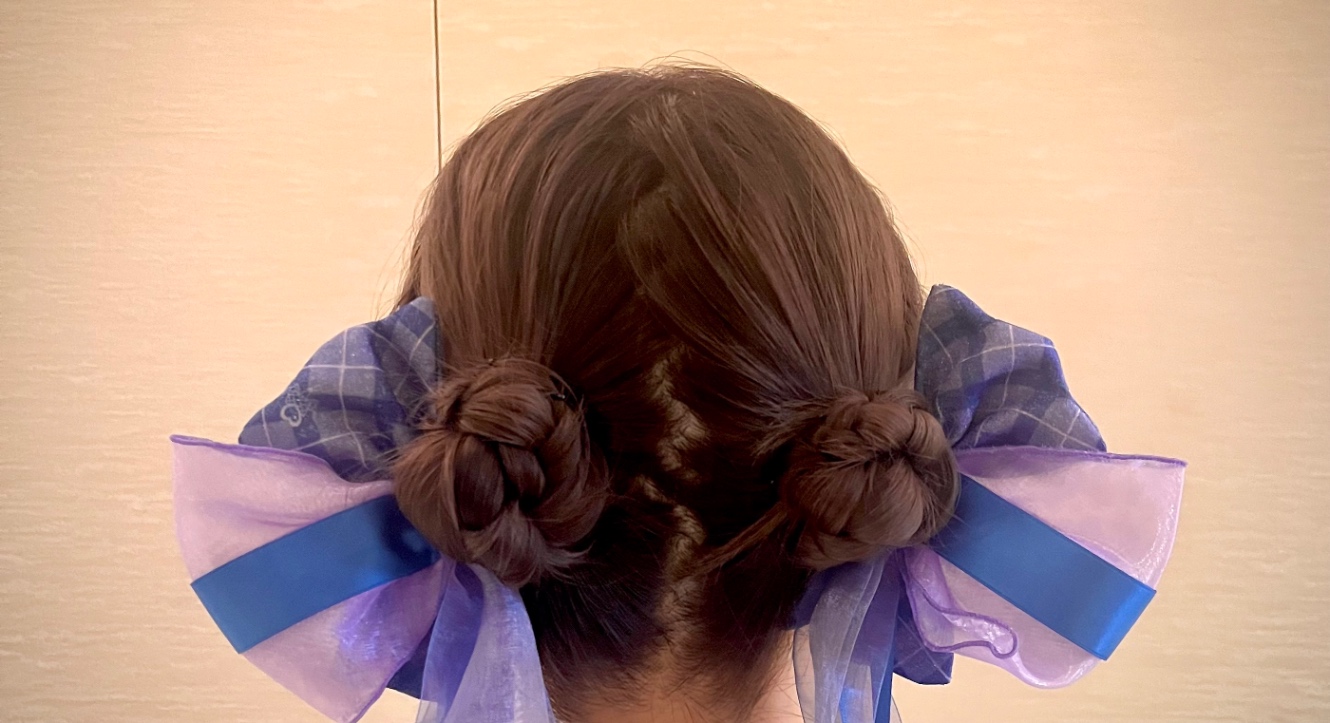 後ろから見たおリボン。わたしはお団子にくっつけてます。