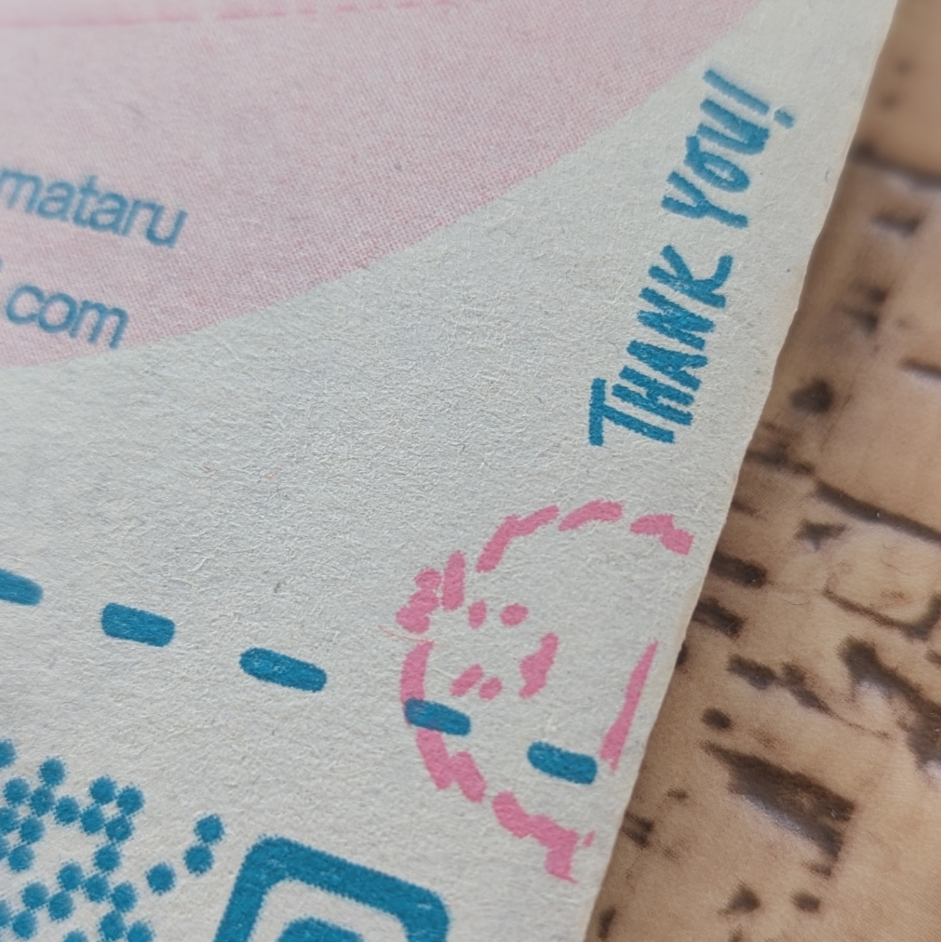 罫線の被ったキャラクターのアップ