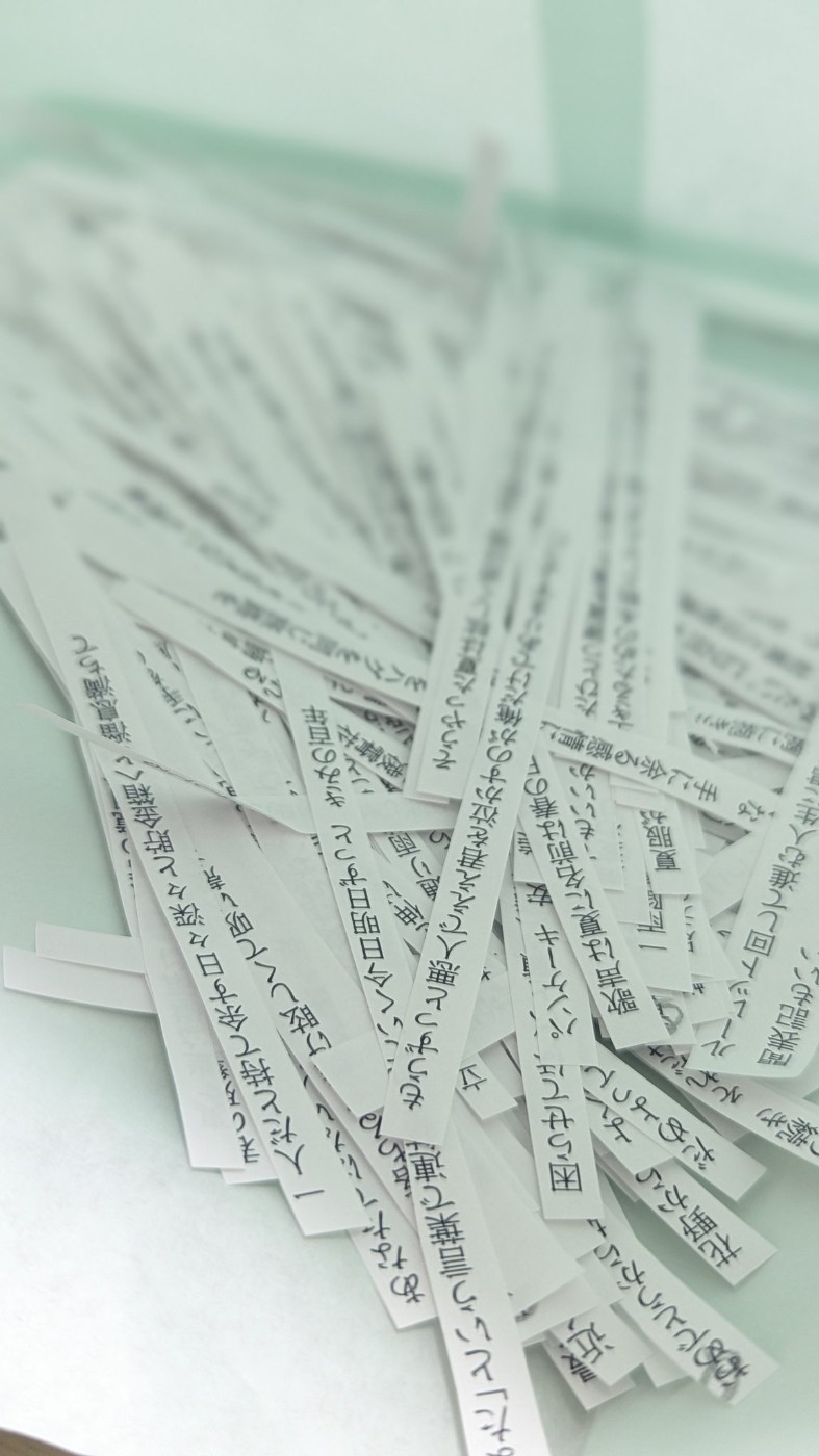 短冊にして封筒に入れてある短歌の写真