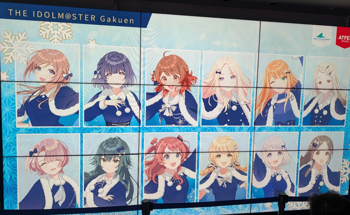 初星学園コラボの画像が写し出されたスクリーン