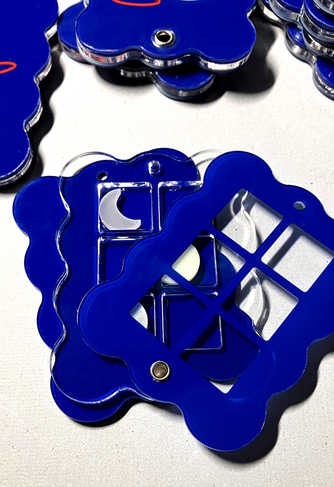 “月をつかまえる”キーホルダー