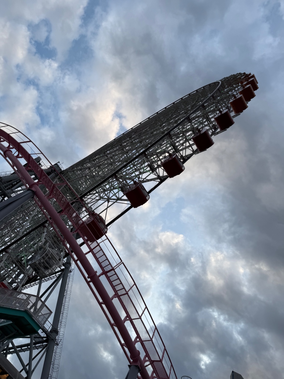 観覧車を下から見た写真