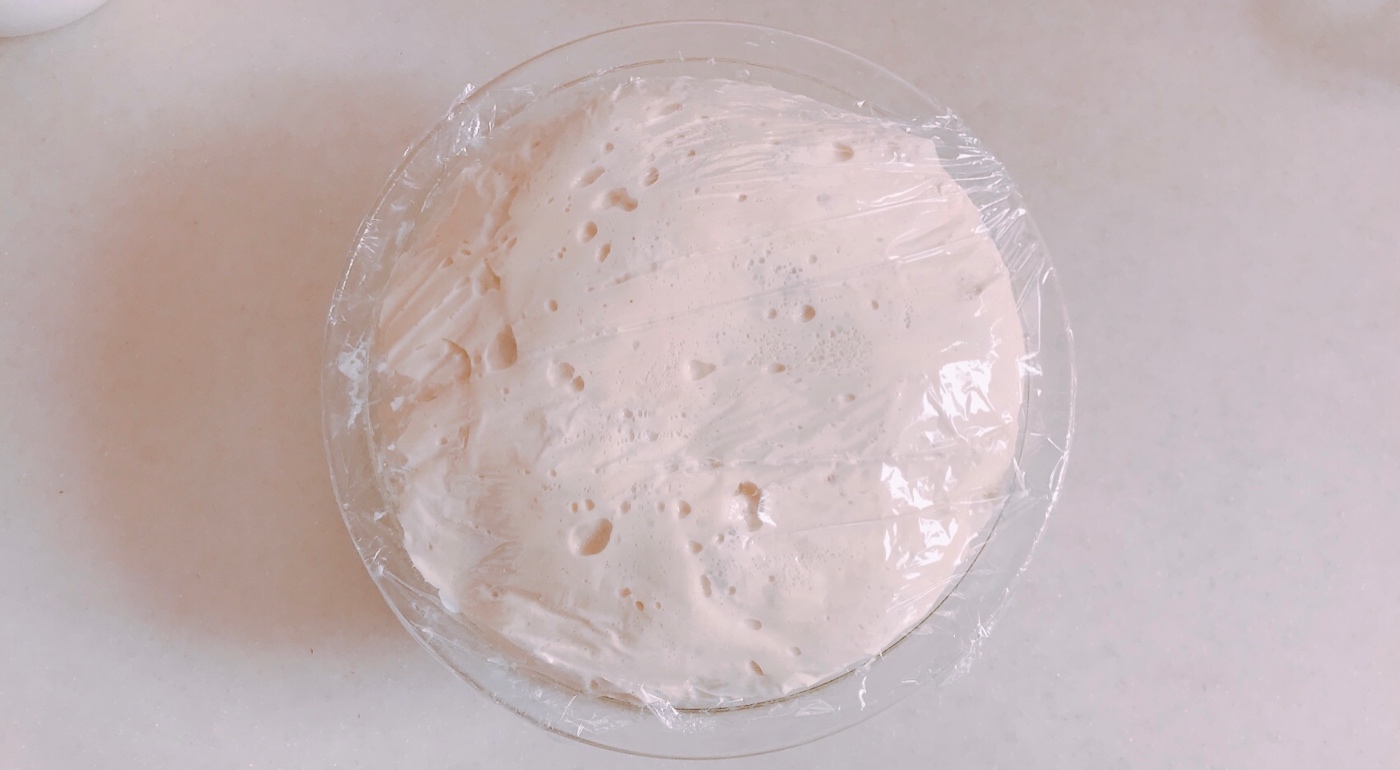 10時間以上寝かされ発酵したパン生地