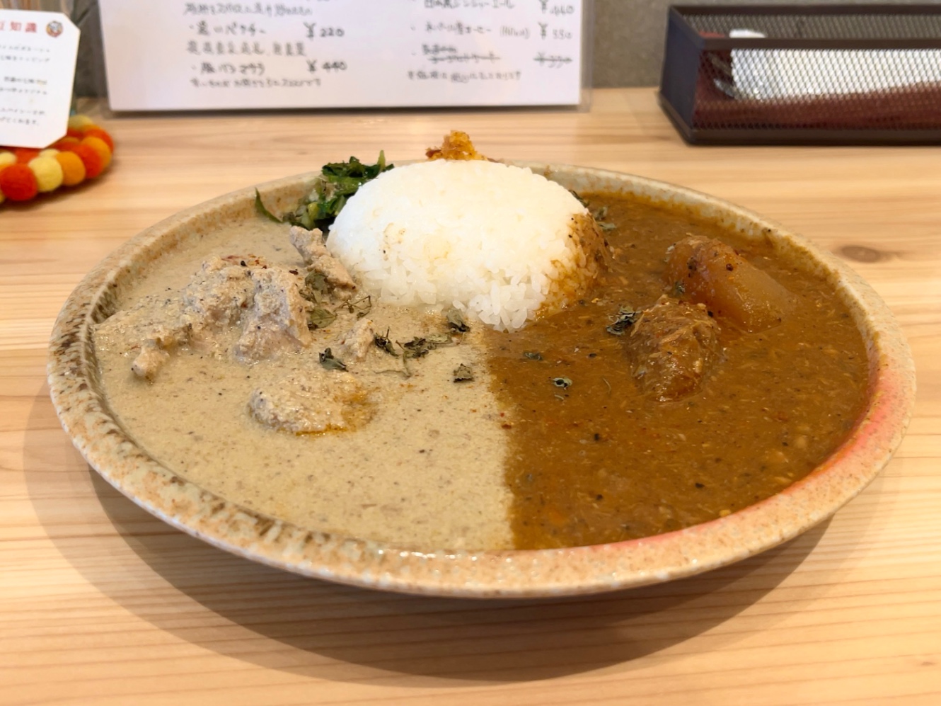 大根とサバのカレーと胡麻チキンカレー2種盛り