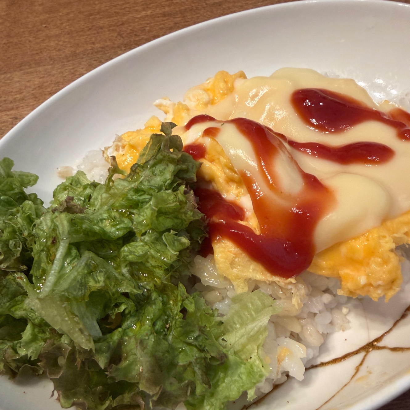 チーズオムレツとサラダ