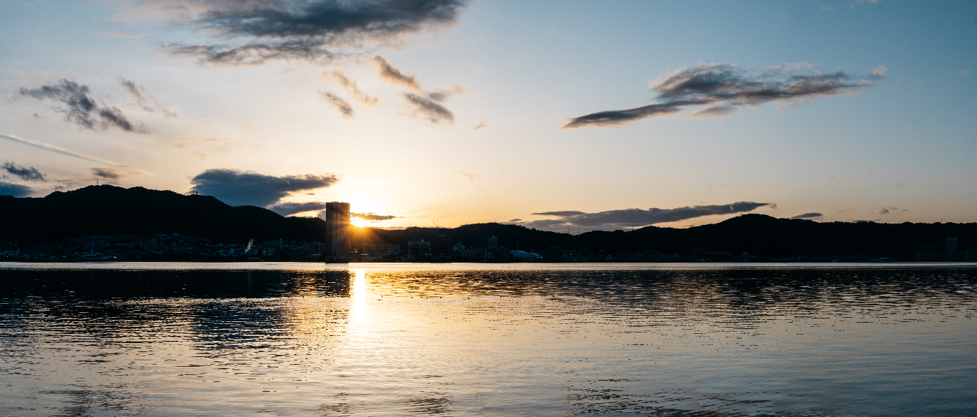 琵琶湖の夕暮れの写真