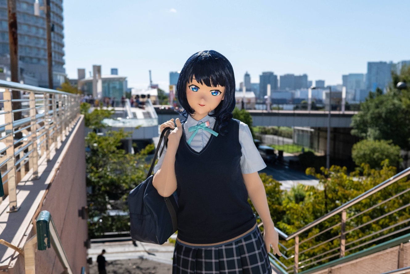 アクアシティお台場のコスプレイベントに参加した、虹ヶ咲学園アニメ版夏服の朝香果林の着ぐるみ